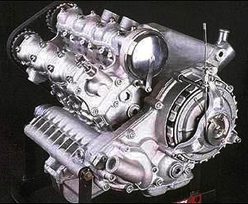 ducati3cylincer01.jpg