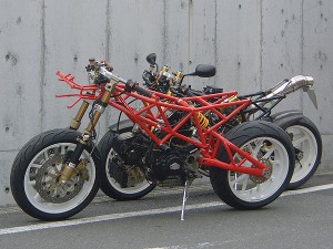 db2red_black02